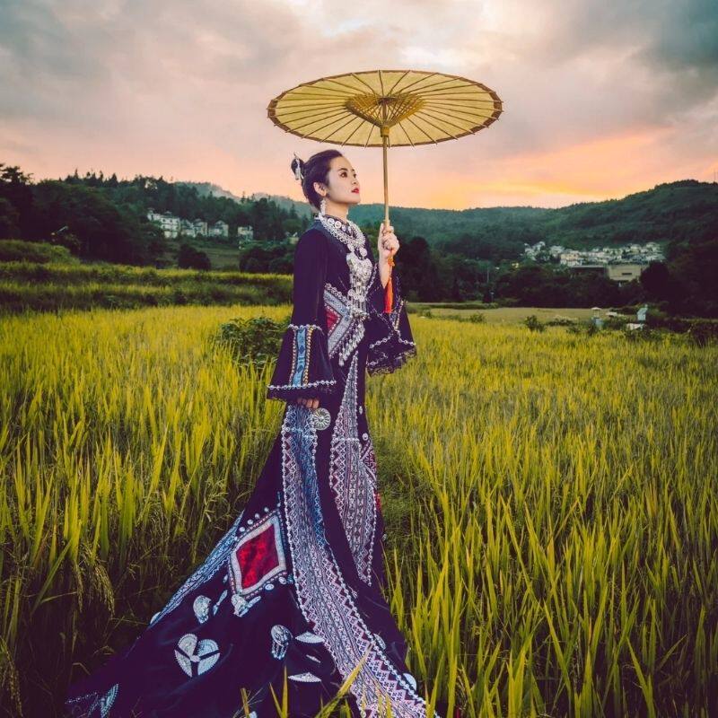 苗疆少女大拖尾长裙少数民族服装贵州苗寨云南湘西旅游度假拍照装